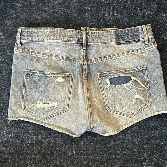 H&M &Denim Distressed Denim Shorts - Picture 6 of 6